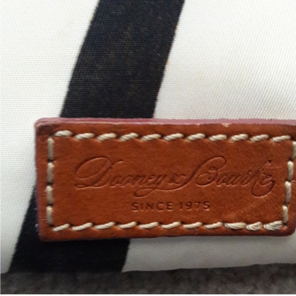 Dooney & Bourke crossbody purse - Picture 5 of 5